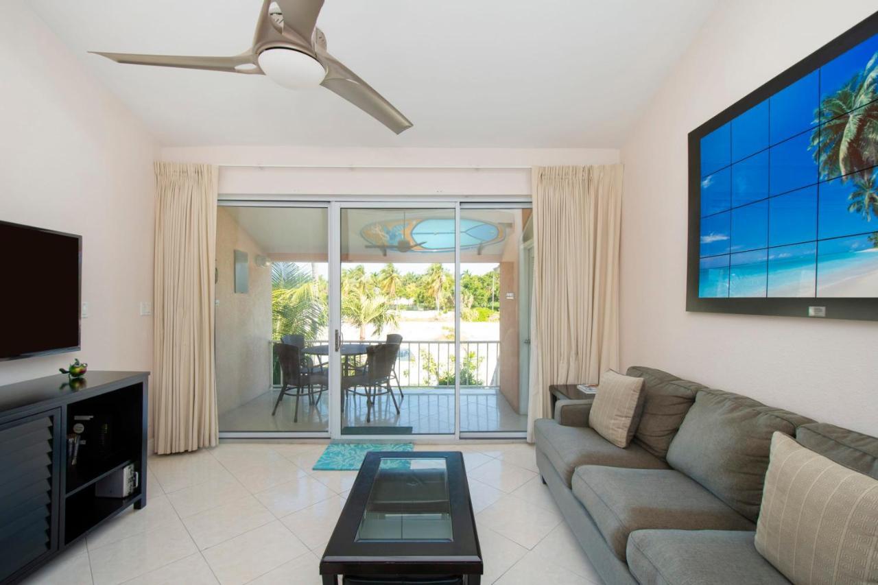 Beach Living At Island Pine Villas Blaw George Town Exterior foto