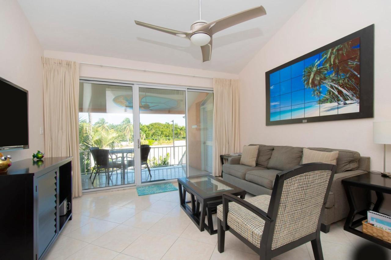 Beach Living At Island Pine Villas Blaw George Town Exterior foto
