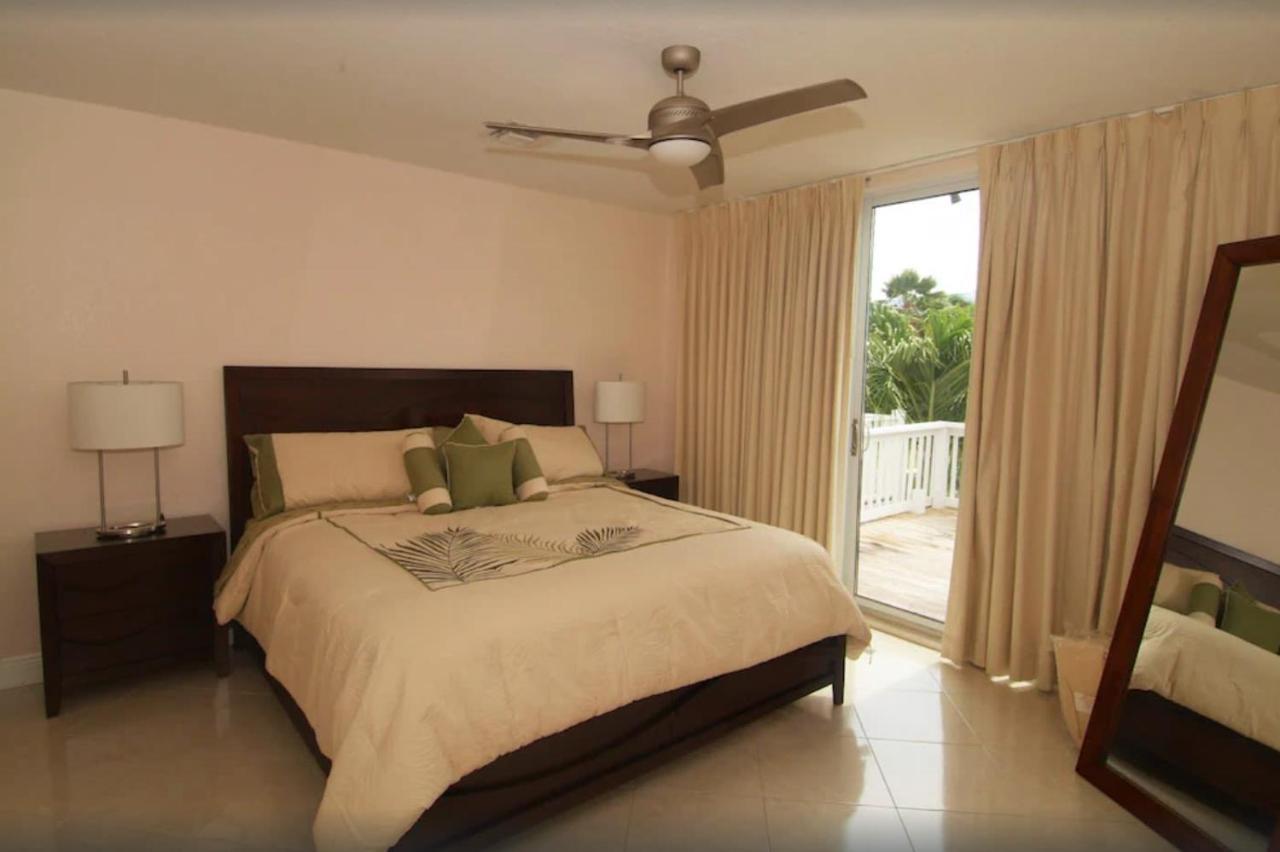 Beach Living At Island Pine Villas Blaw George Town Exterior foto